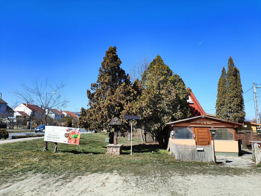 File:Balaton-felvidéki Kéktúra pecsételőhely Litér BFK 3 környezet.jpg