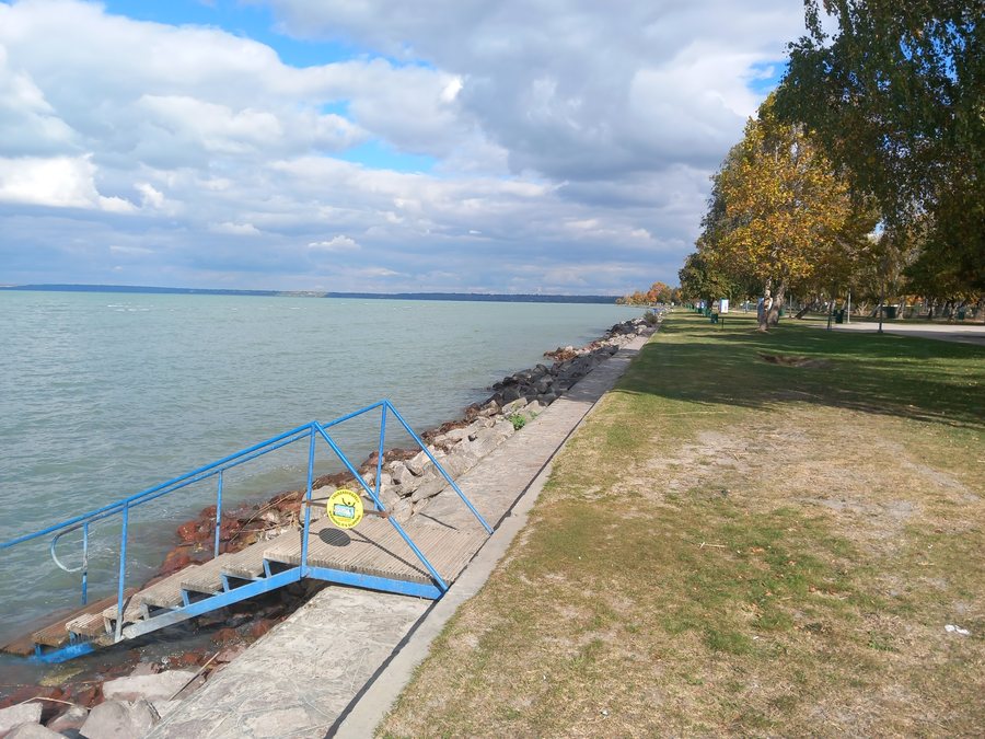 File:Siófok Aranypart 13.jpg